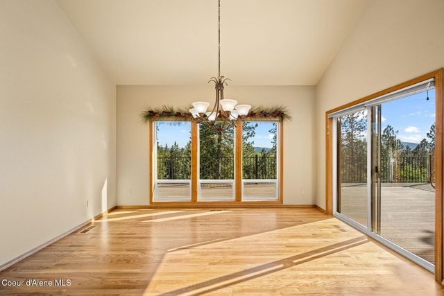 8128 N Stonehaven Dr, Hayden, ID 83835
