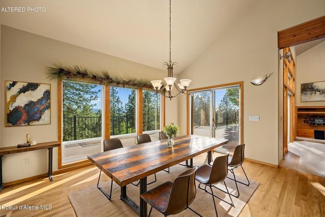 8128 N Stonehaven Dr, Hayden, ID 83835