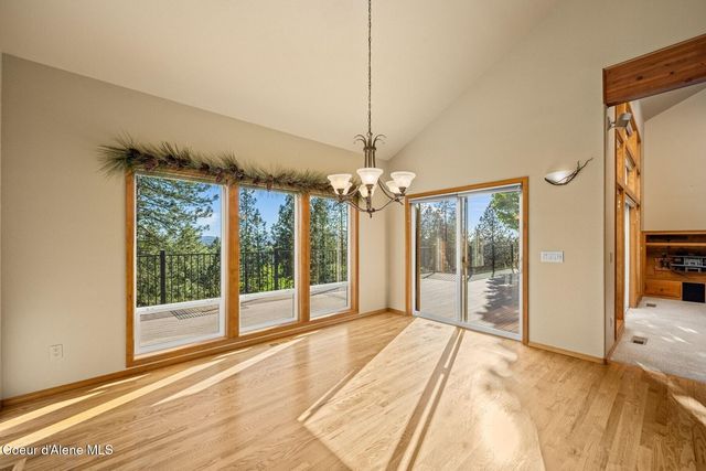 8128 N Stonehaven Dr, Hayden, ID 83835