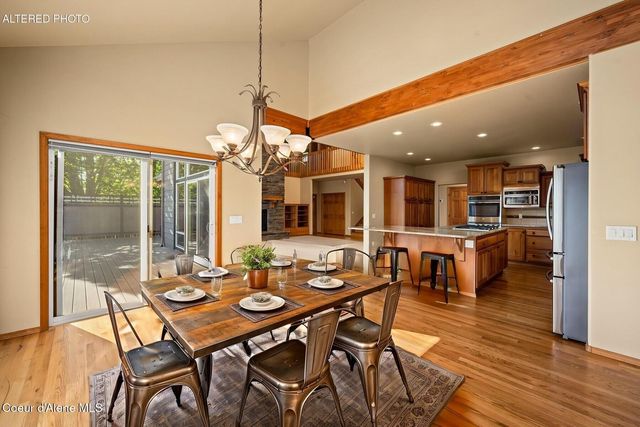 8128 N Stonehaven Dr, Hayden, ID 83835