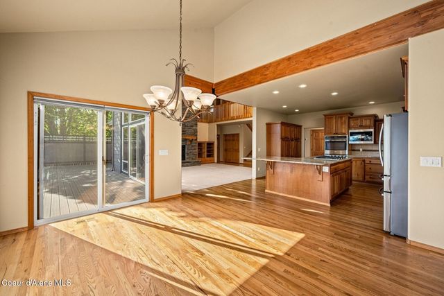8128 N Stonehaven Dr, Hayden, ID 83835