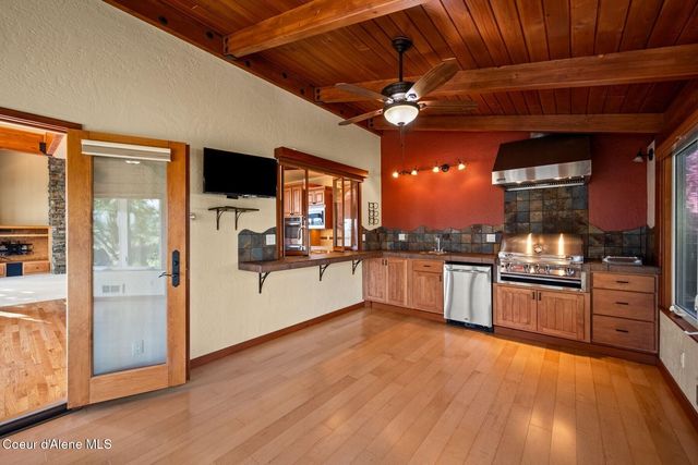8128 N Stonehaven Dr, Hayden, ID 83835