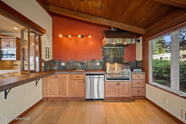 8128 N Stonehaven Dr, Hayden, ID 83835