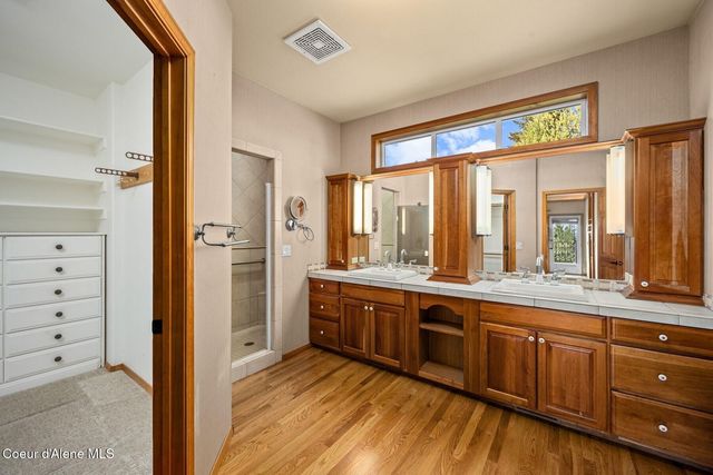 8128 N Stonehaven Dr, Hayden, ID 83835