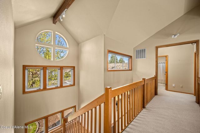 8128 N Stonehaven Dr, Hayden, ID 83835