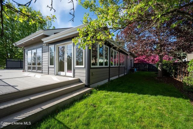 8128 N Stonehaven Dr, Hayden, ID 83835