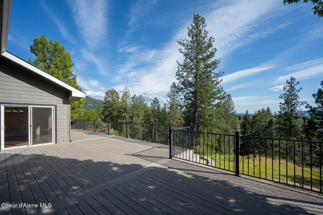 8128 N Stonehaven Dr, Hayden, ID 83835