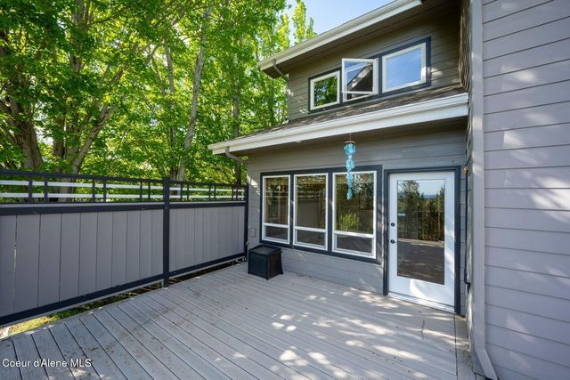 8128 N Stonehaven Dr, Hayden, ID 83835