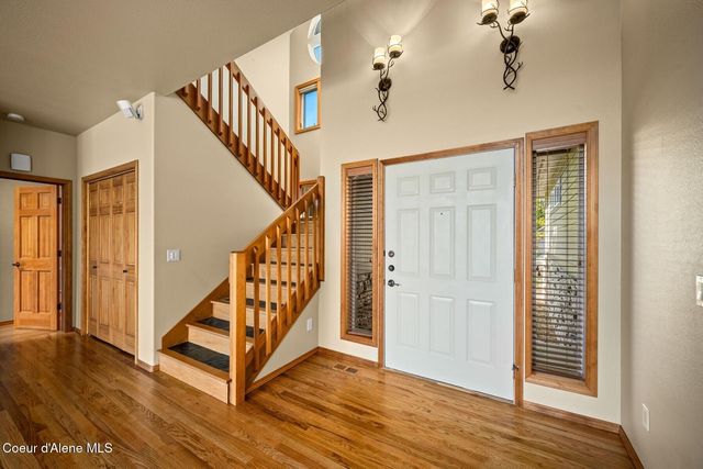 8128 N Stonehaven Dr, Hayden, ID 83835