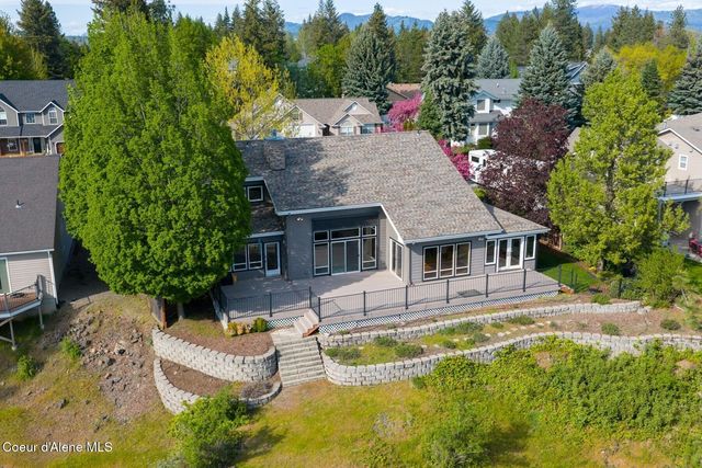 8128 N Stonehaven Dr, Hayden, ID 83835