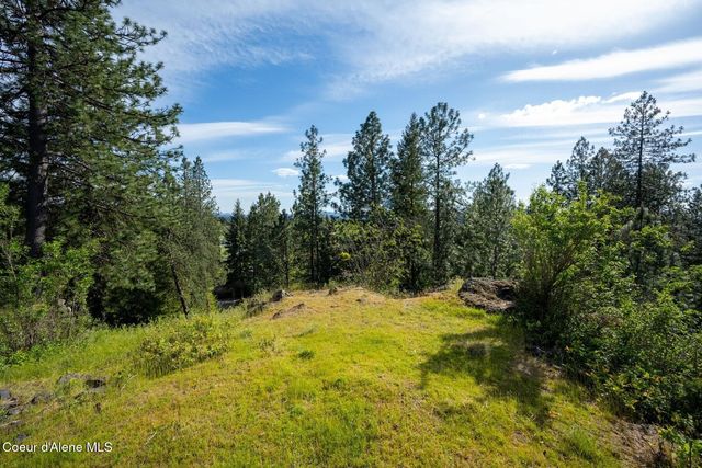 8128 N Stonehaven Dr, Hayden, ID 83835