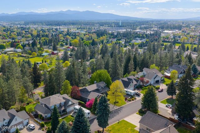 8128 N Stonehaven Dr, Hayden, ID 83835