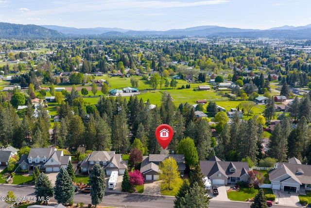 8128 N Stonehaven Dr, Hayden, ID 83835