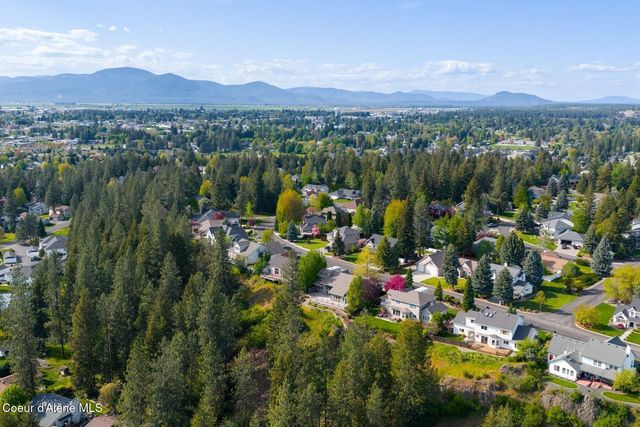 8128 N Stonehaven Dr, Hayden, ID 83835