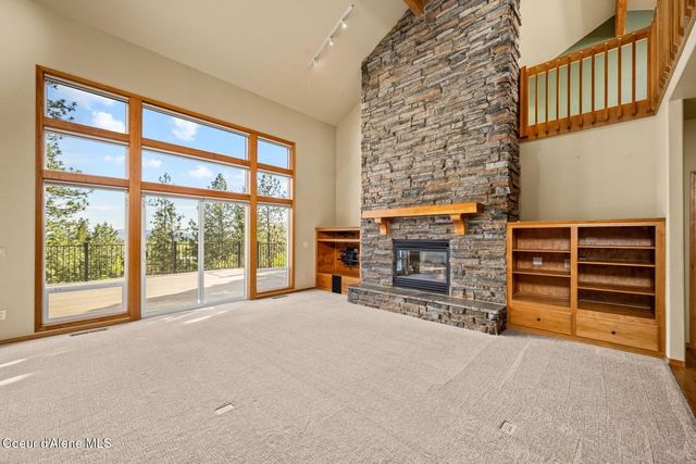 8128 N Stonehaven Dr, Hayden, ID 83835