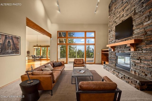 8128 N Stonehaven Dr, Hayden, ID 83835
