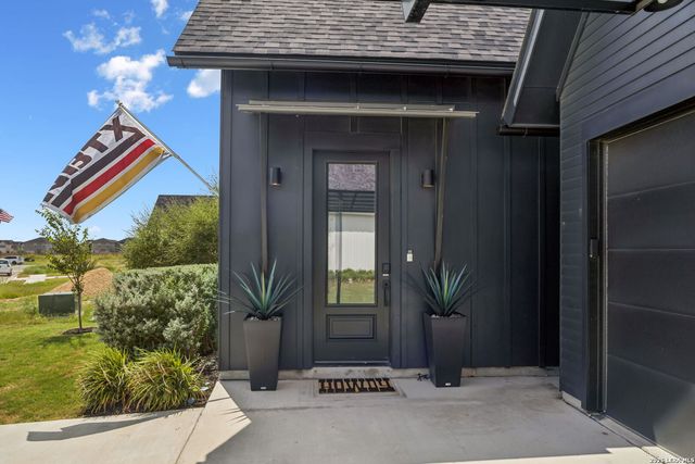 424 CONSTANCE DR, New Braunfels, TX 78130
