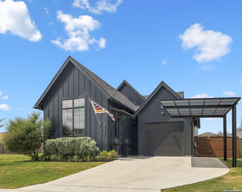 424 CONSTANCE DR, New Braunfels, TX 78130