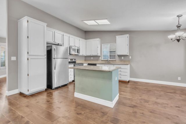 1005 Betsy Ross Dr, Roseville, CA 95747