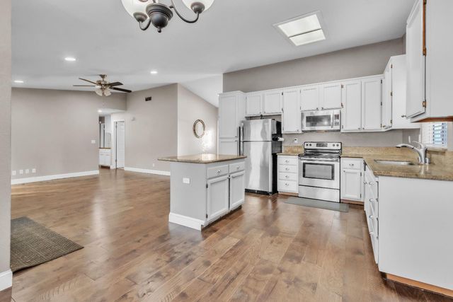 1005 Betsy Ross Dr, Roseville, CA 95747