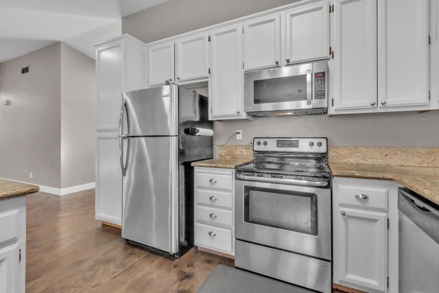 1005 Betsy Ross Dr, Roseville, CA 95747