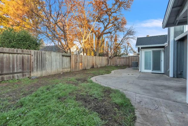 1005 Betsy Ross Dr, Roseville, CA 95747