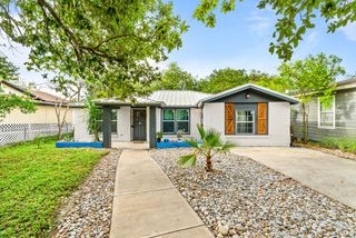 647 W Main Ave, Robstown, TX 78380