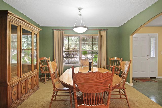 3709 WOODS EDGE RD, Columbia, MO 65203