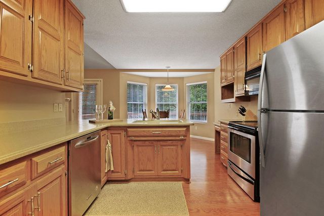 3709 WOODS EDGE RD, Columbia, MO 65203