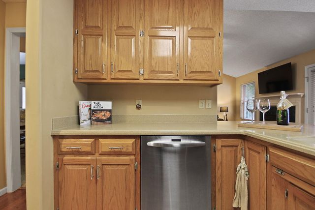 3709 WOODS EDGE RD, Columbia, MO 65203