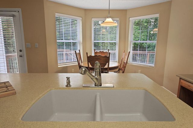 3709 WOODS EDGE RD, Columbia, MO 65203