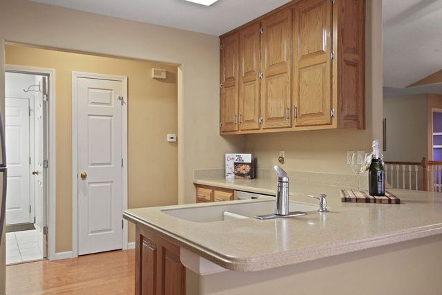 3709 WOODS EDGE RD, Columbia, MO 65203