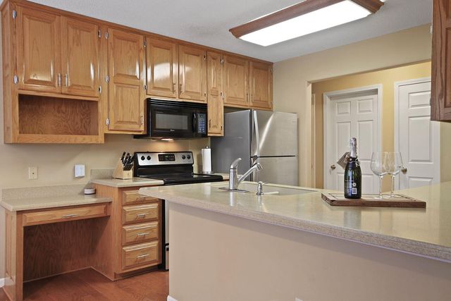 3709 WOODS EDGE RD, Columbia, MO 65203