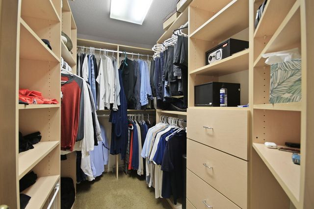 3709 WOODS EDGE RD, Columbia, MO 65203