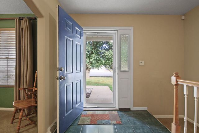 3709 WOODS EDGE RD, Columbia, MO 65203