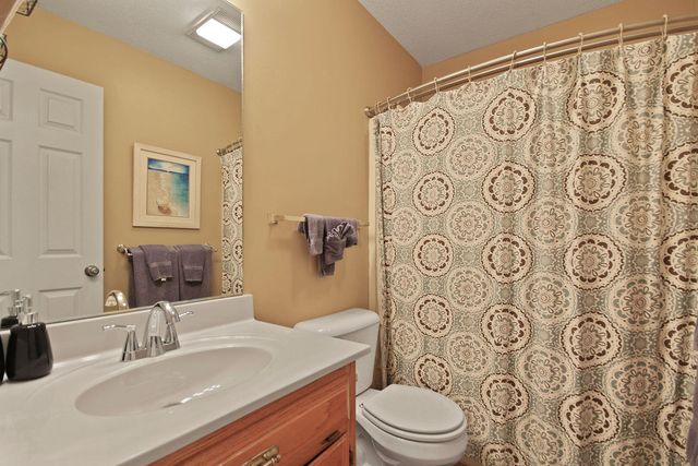 3709 WOODS EDGE RD, Columbia, MO 65203