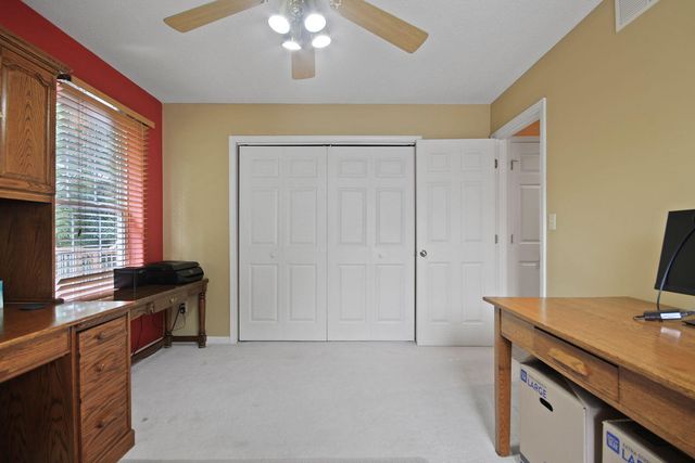 3709 WOODS EDGE RD, Columbia, MO 65203