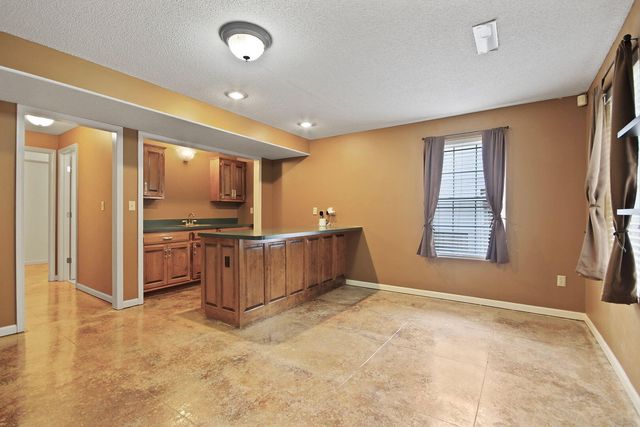 3709 WOODS EDGE RD, Columbia, MO 65203