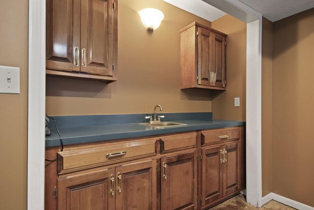 3709 WOODS EDGE RD, Columbia, MO 65203