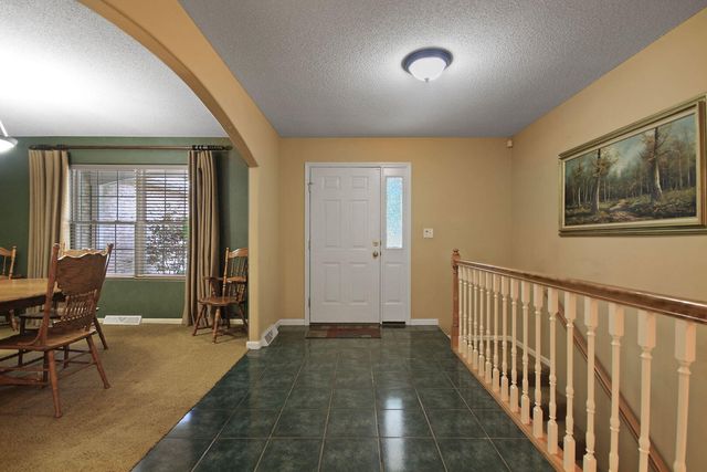 3709 WOODS EDGE RD, Columbia, MO 65203