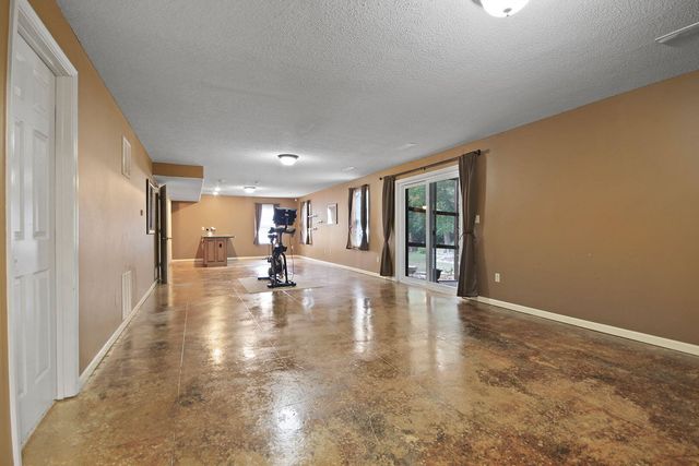 3709 WOODS EDGE RD, Columbia, MO 65203