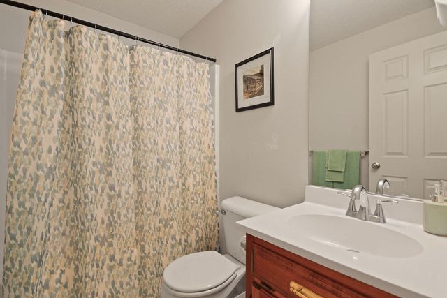 3709 WOODS EDGE RD, Columbia, MO 65203