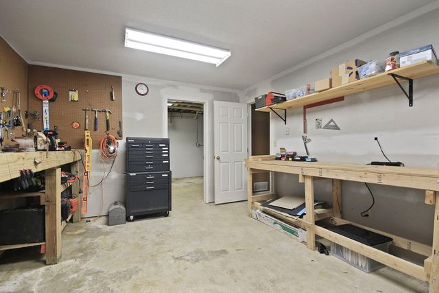 3709 WOODS EDGE RD, Columbia, MO 65203