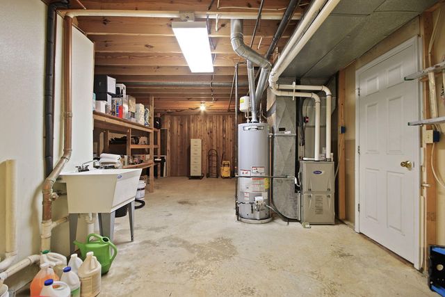 3709 WOODS EDGE RD, Columbia, MO 65203