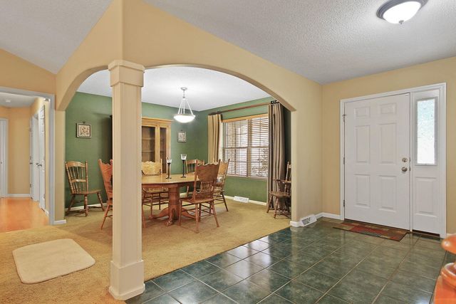 3709 WOODS EDGE RD, Columbia, MO 65203