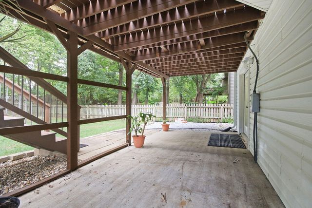 3709 WOODS EDGE RD, Columbia, MO 65203