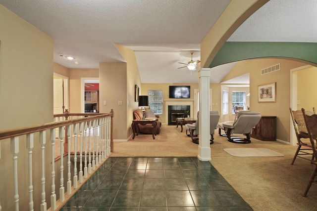 3709 WOODS EDGE RD, Columbia, MO 65203