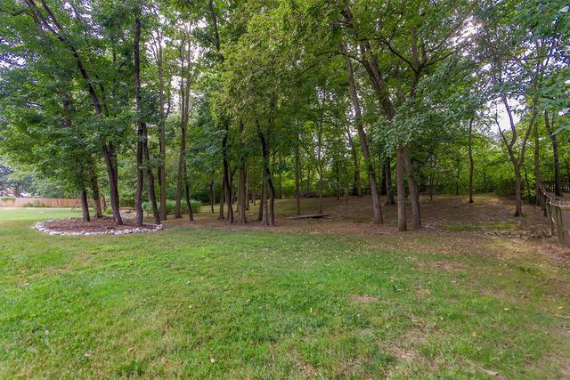 3709 WOODS EDGE RD, Columbia, MO 65203