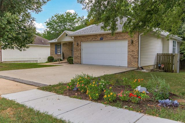 3709 WOODS EDGE RD, Columbia, MO 65203