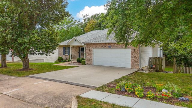 3709 WOODS EDGE RD, Columbia, MO 65203